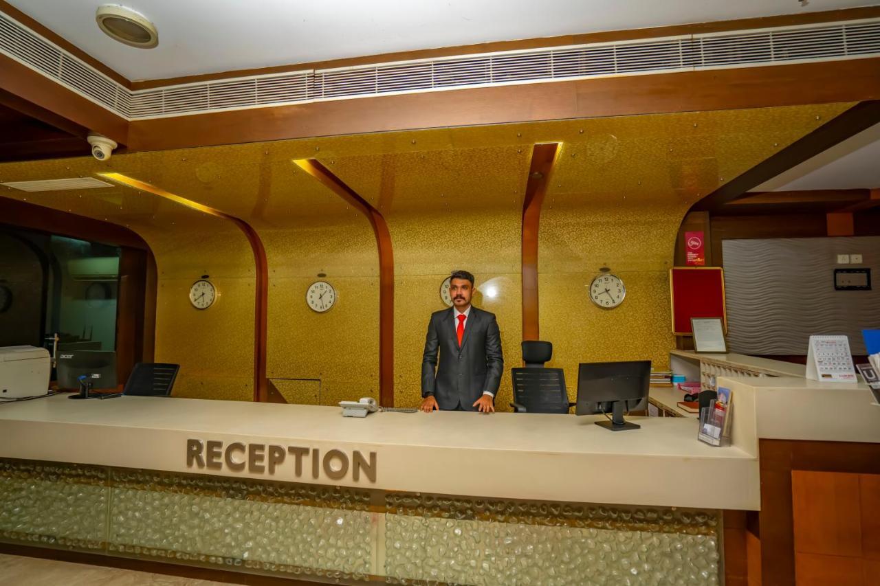 Hotel Sidhartha Chalakudy Kizhake Chalakudi Exterior photo